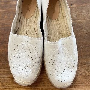 UGG Women’s 8.5 Leather Heidi Perf Flats in Ivory